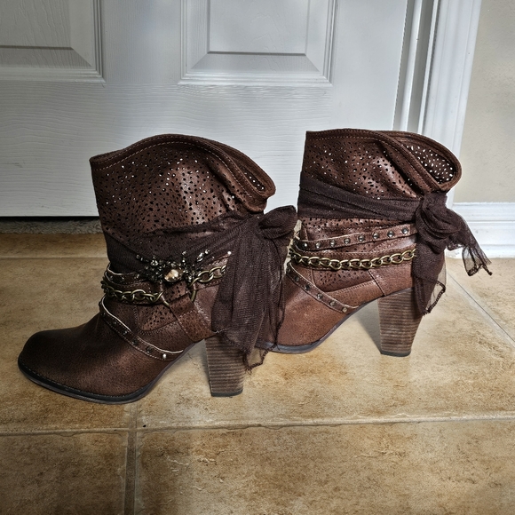 EUC Not Rated Ankle Boots - Picture 3 of 6